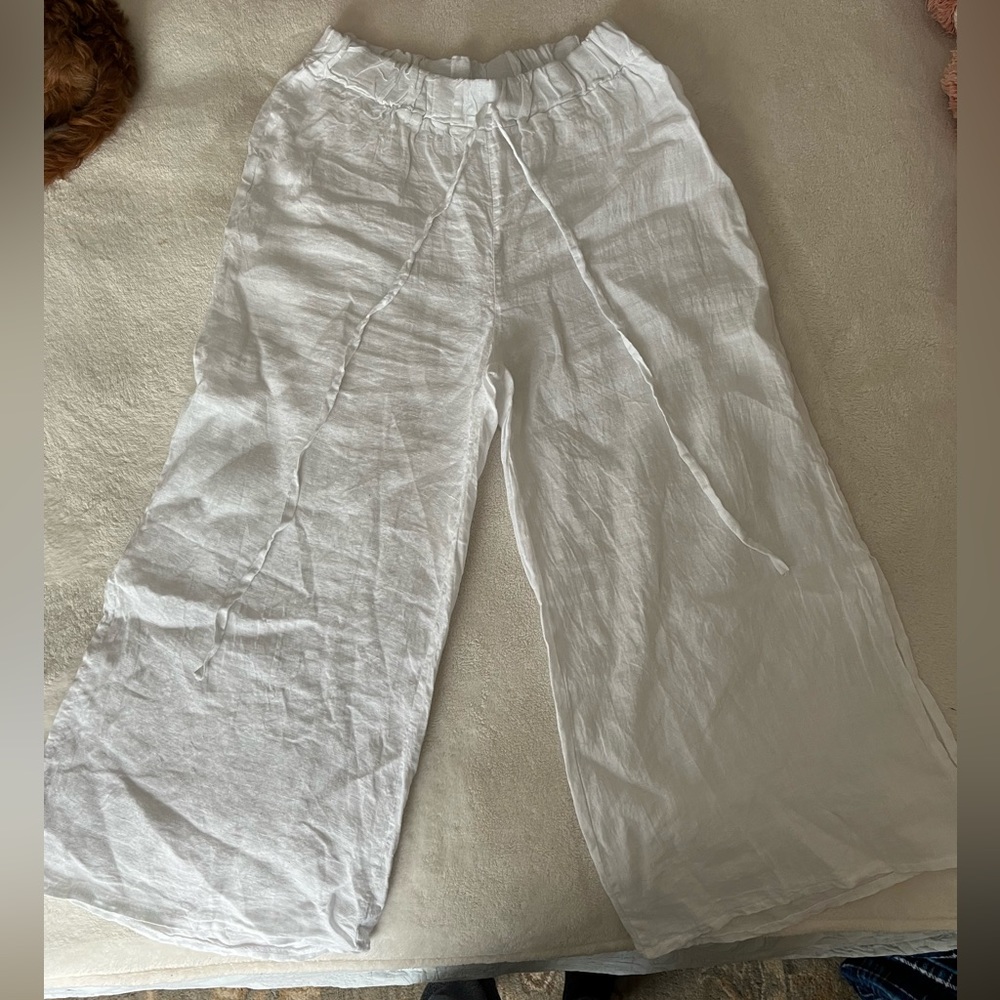 Never worn, one size fits all, white linen, wide legged cropped pants